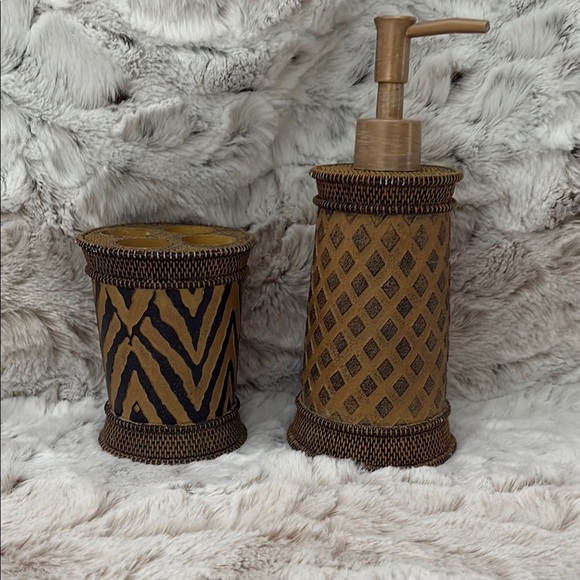 “Safari” Brown and Black Bathroom Accessory Set - Picture 1 of 6
